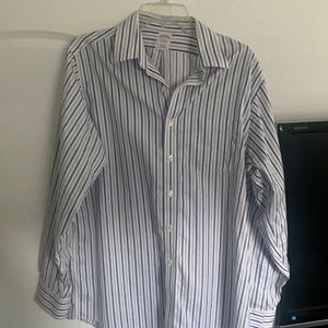 BROOKS BROTHERS TRADITIONAL FIT VERTICAL STRIPE BUTTON DOWN PERFECT CONDITION